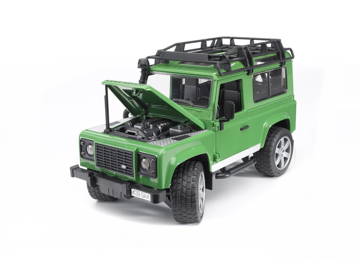 Внедорожник Bruder Land Rover Defender